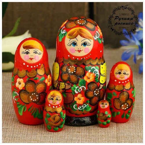 фото Матрёшка «золотая корзинка», красный платок, 5 кукольная, 10,5 см 2773647 сима-ленд