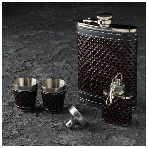 фото Набор 5 в 1: фляжка 240 мл, фляжка на брелоке 30 мл, воронка, 2 рюмки, фиолетовый, 18х25 см 268645 сима-ленд