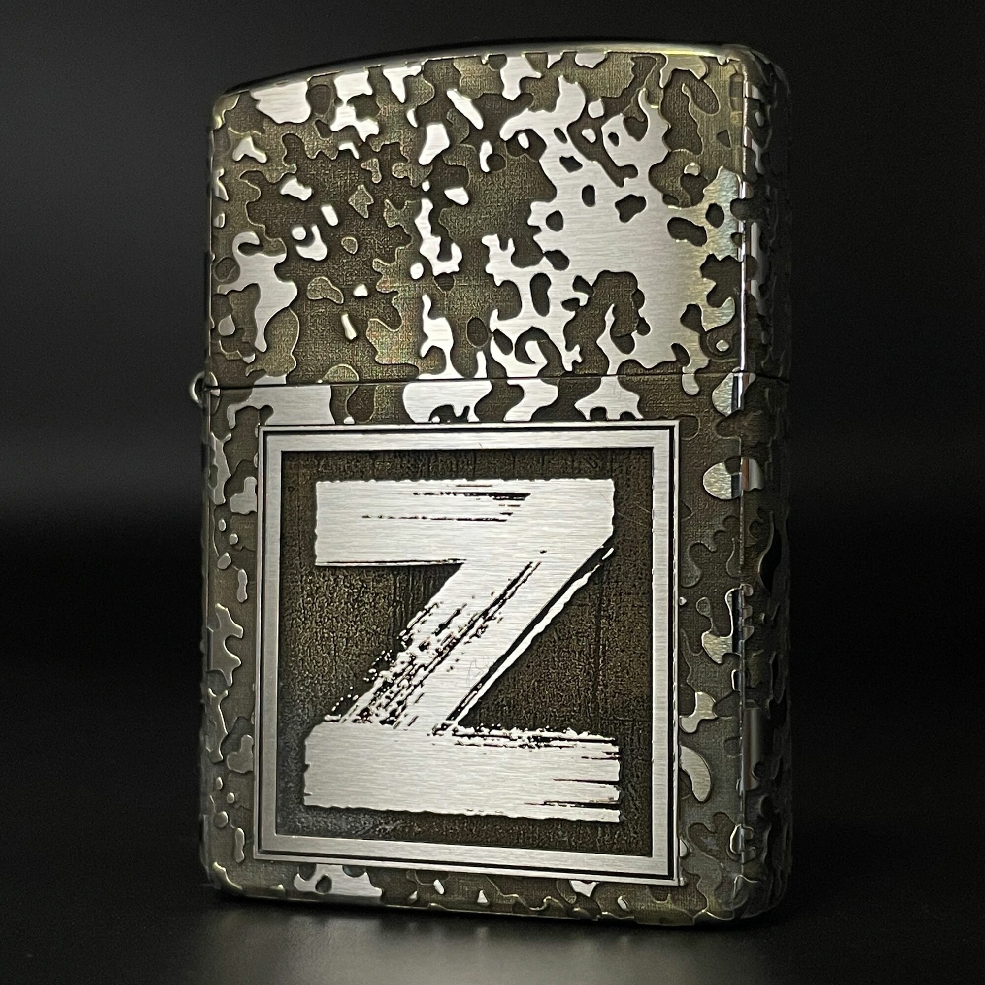 Зажигалка бензиновая Zippo Armor Хром с гравировкой Z своих не бросаем. - фотография № 1