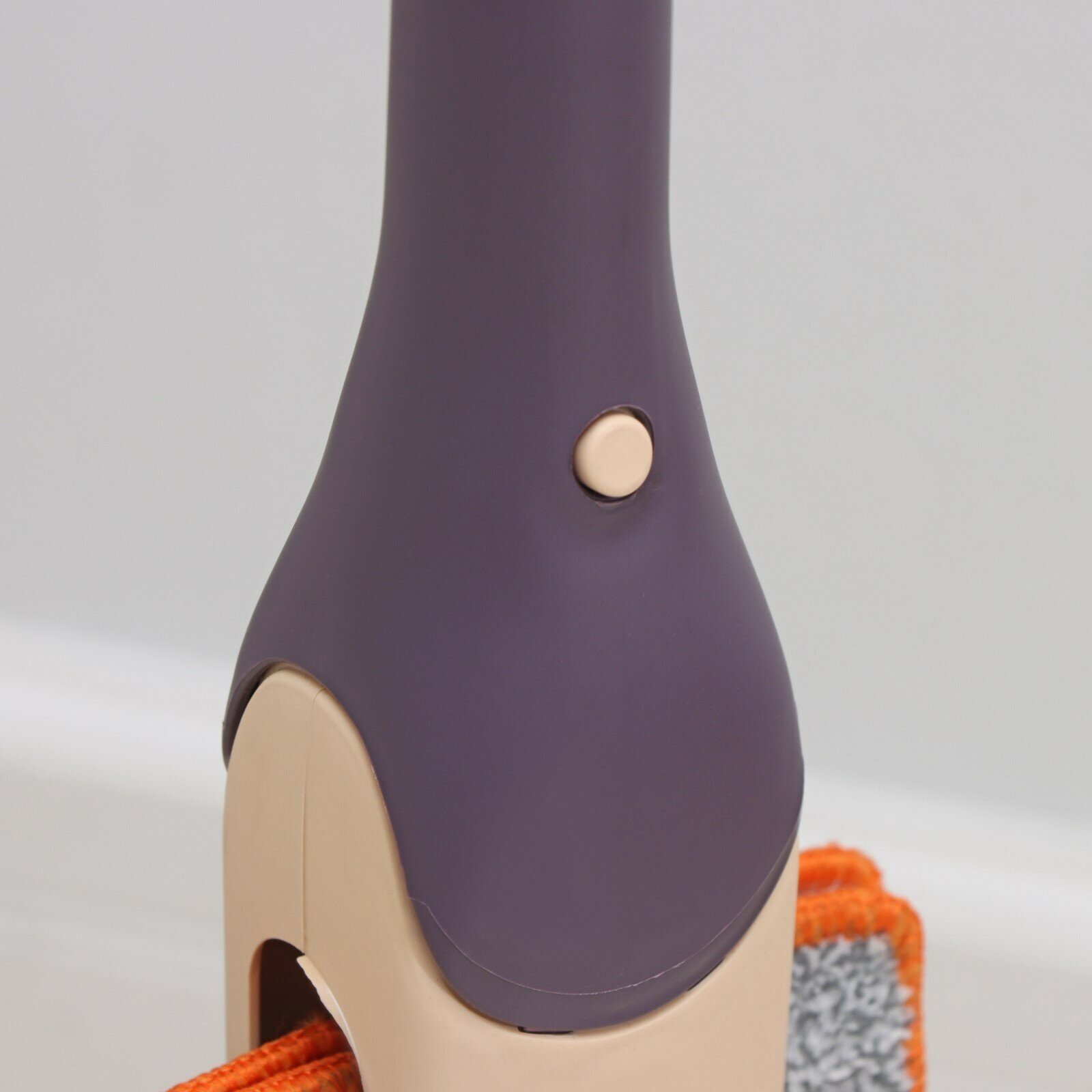 Швабра для мытья пола плоская с вертикальным отжимом, двусторонняя насадка из микрофибры 38×12 см, стальная ручка 134 см - фотография № 17