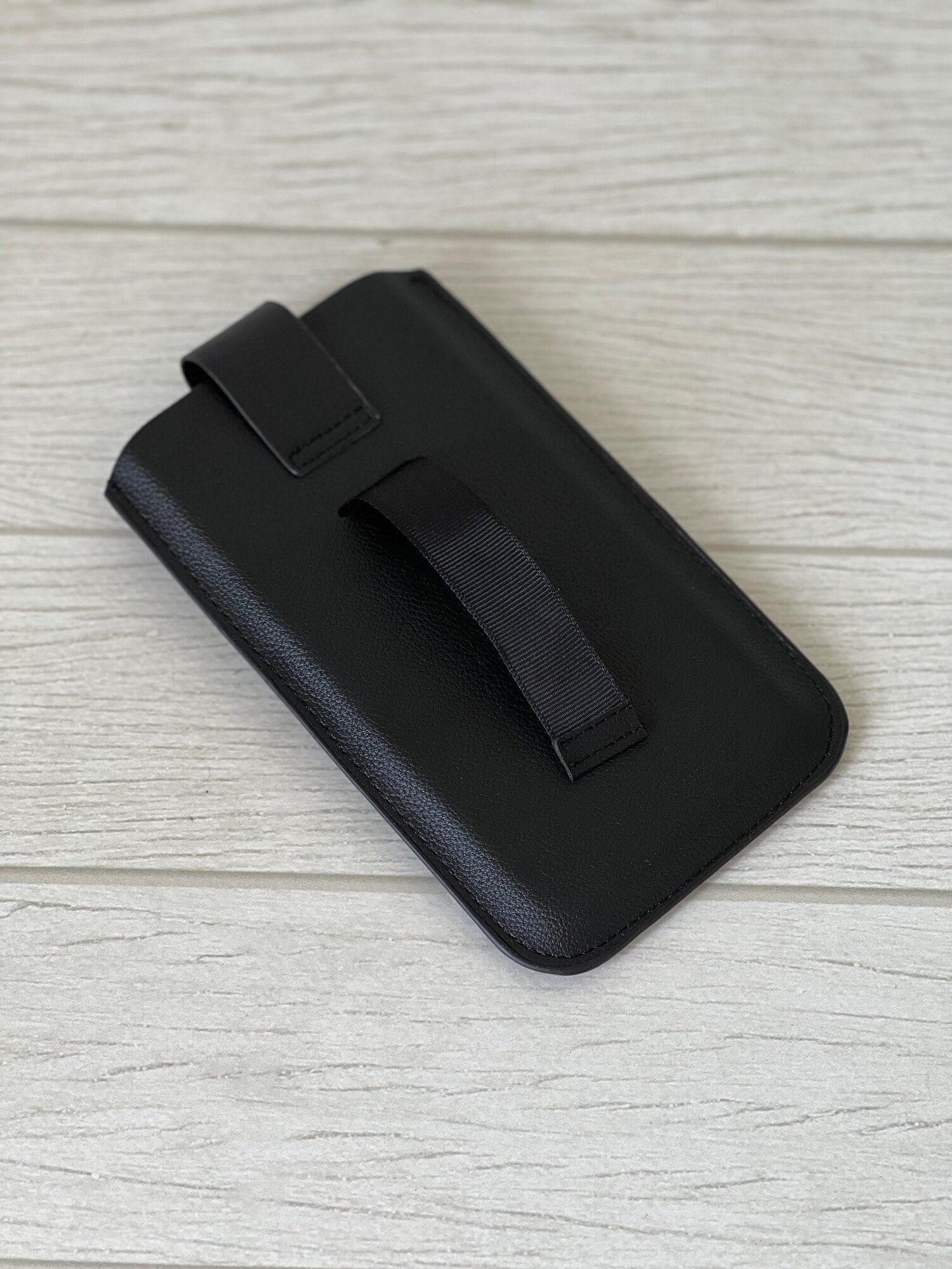 Чехол карман на телефон универсальный с магнитной застежкой и язычком 185*105 (6.5") черный