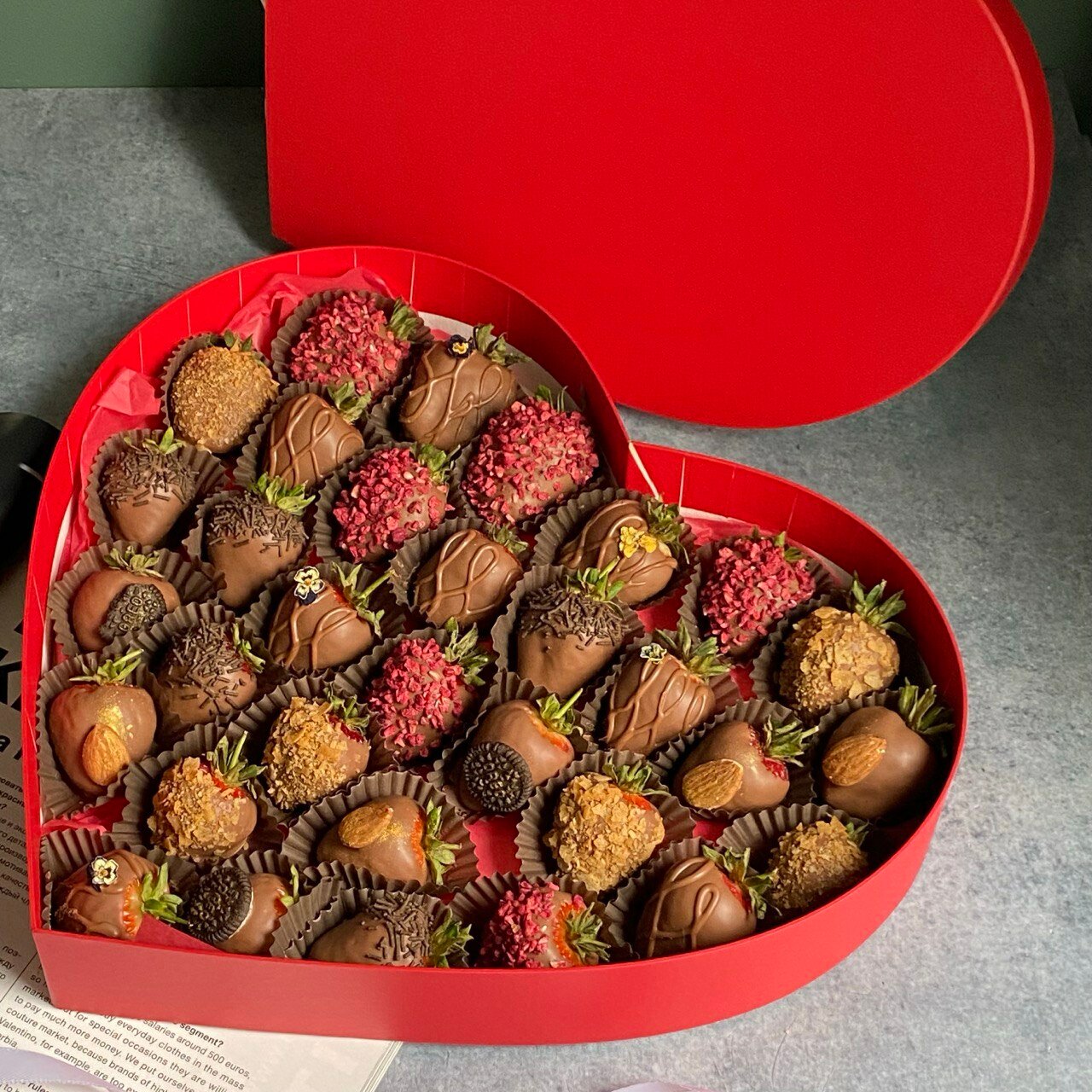 Клубника в шоколаде сердце Подарочный набор Размер ХХL (30-34 ягод)