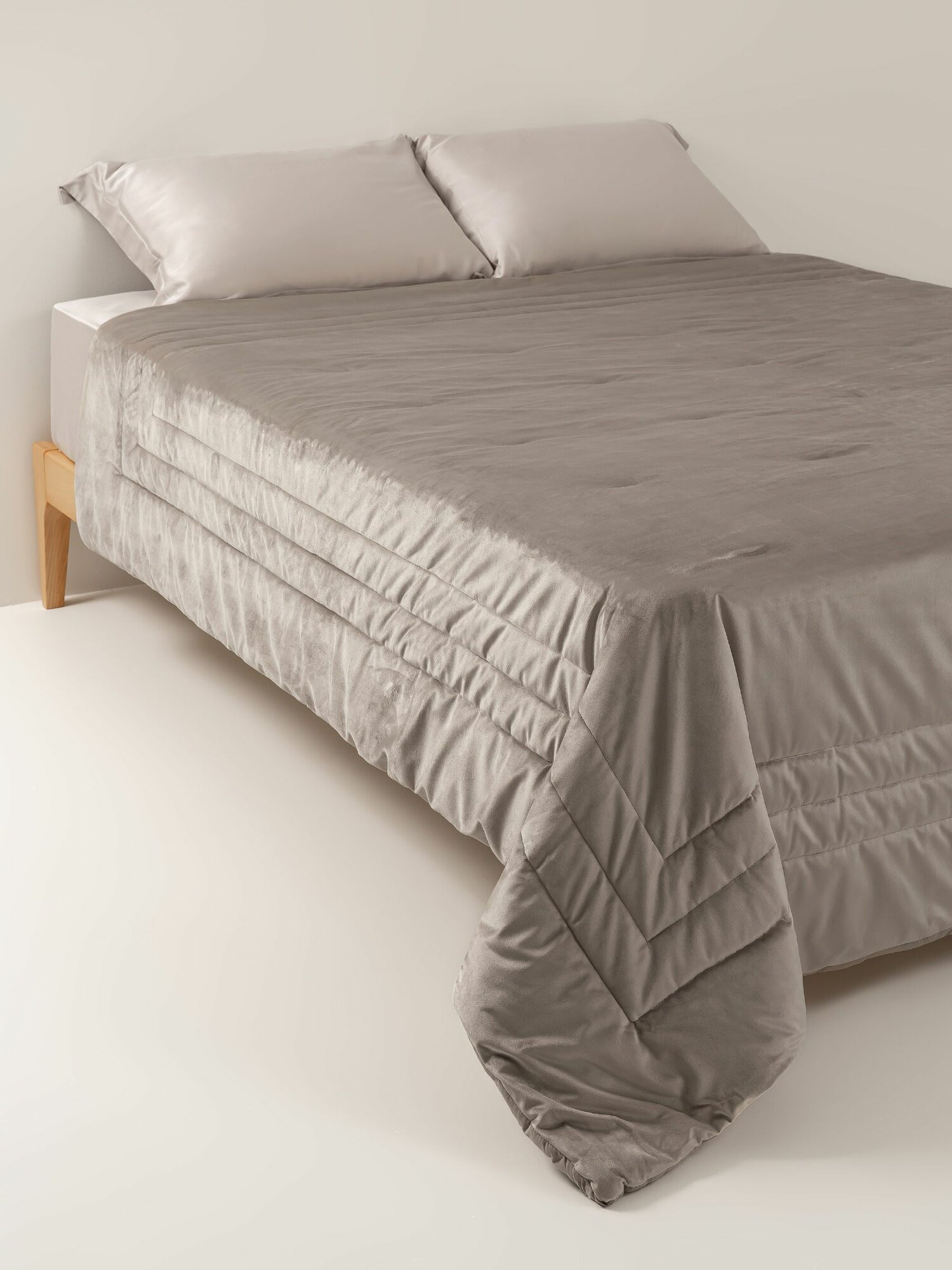 Покрывало 240х260 см стеганое вельвет/микрофибра коричневое Рамка Stitch velvet