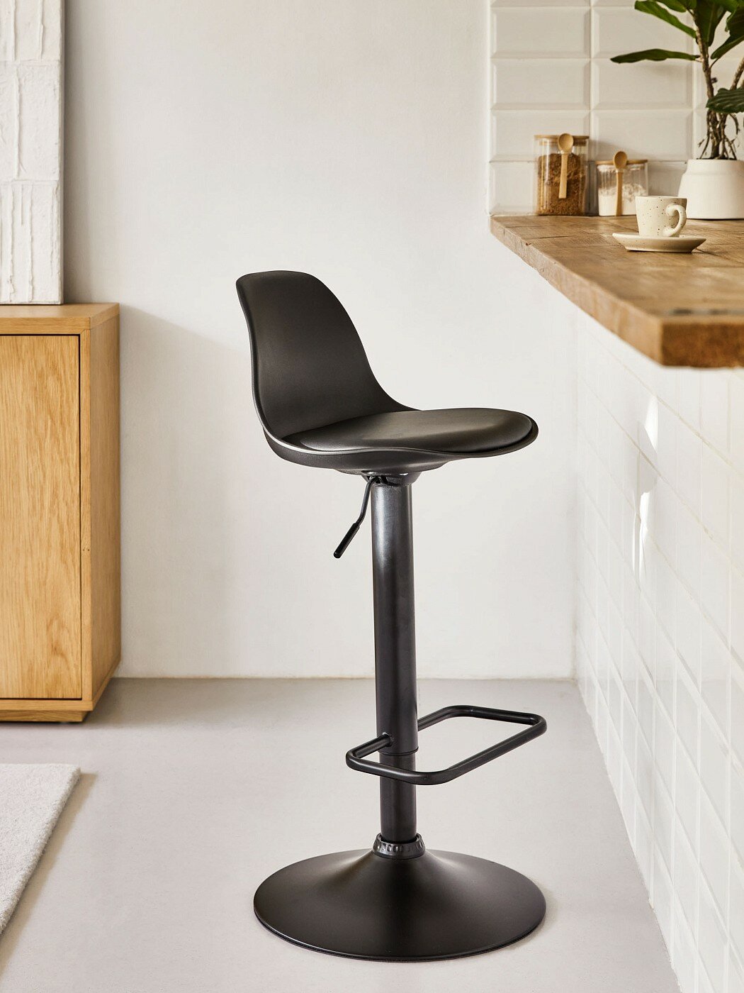 Барный стул Orlando-T - черная искусственная кожа и черная матовая сталь 60-82 см