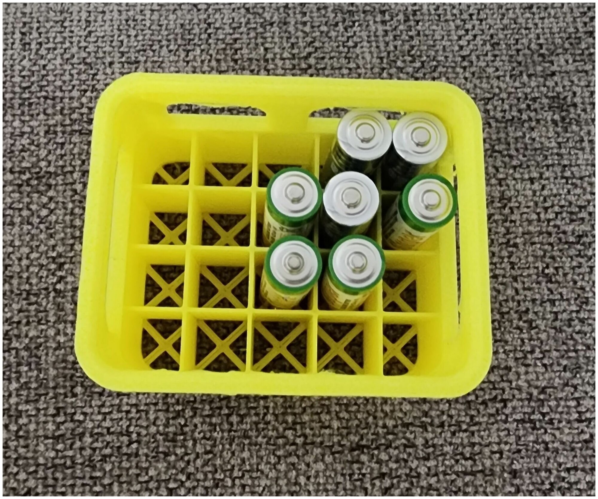 Органайзер / бокс / контейнер для хранения мизинчиковых батареек ААА, цвет желтый - фотография № 3