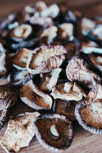 Изображение товара Гриб Шиитаке цельный 100 гр