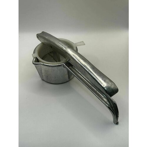 Соковыжималка ручная алюминиевая времён СССР Винтаж 120000₽