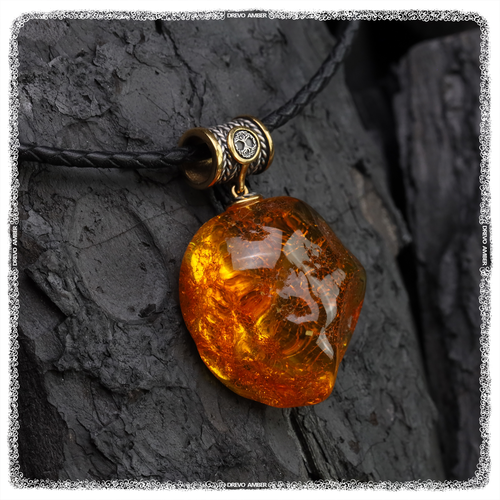 Колье DREVO Кулон «Древо Жизни» с янтарем на кожаном шнурке 17.02 гр., золото, серебро, 925 проба, золочение, янтарь, длина 10 см., желтый, золотой