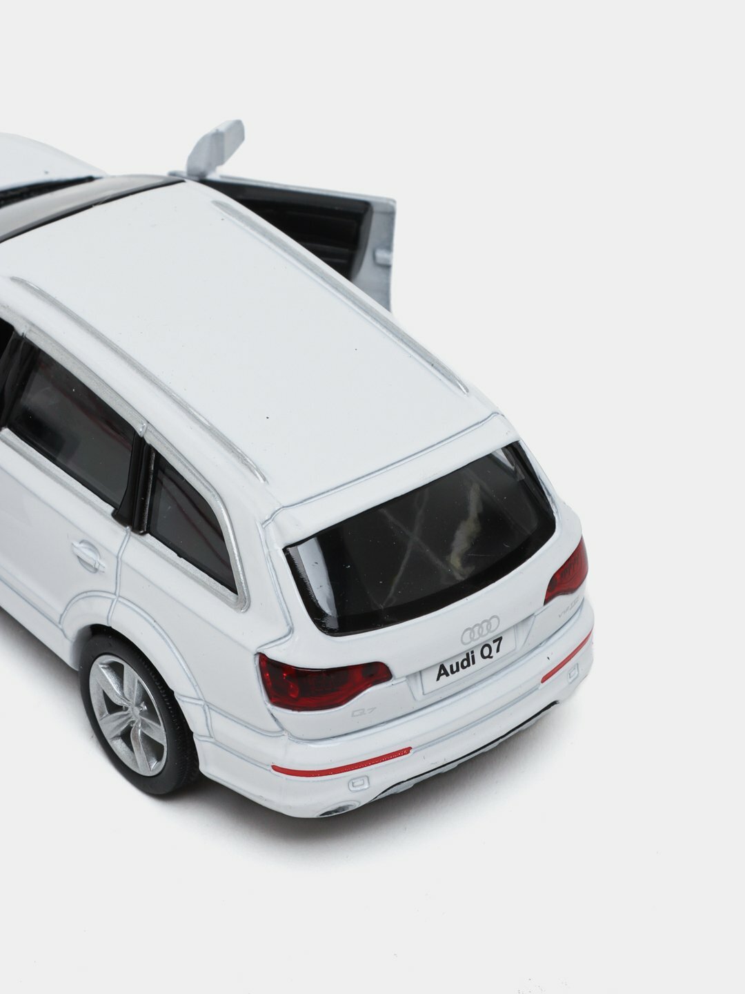 Инерционные коллекционные игрушечные машинки 1:36, Audi q7 v12 белый — фото 1