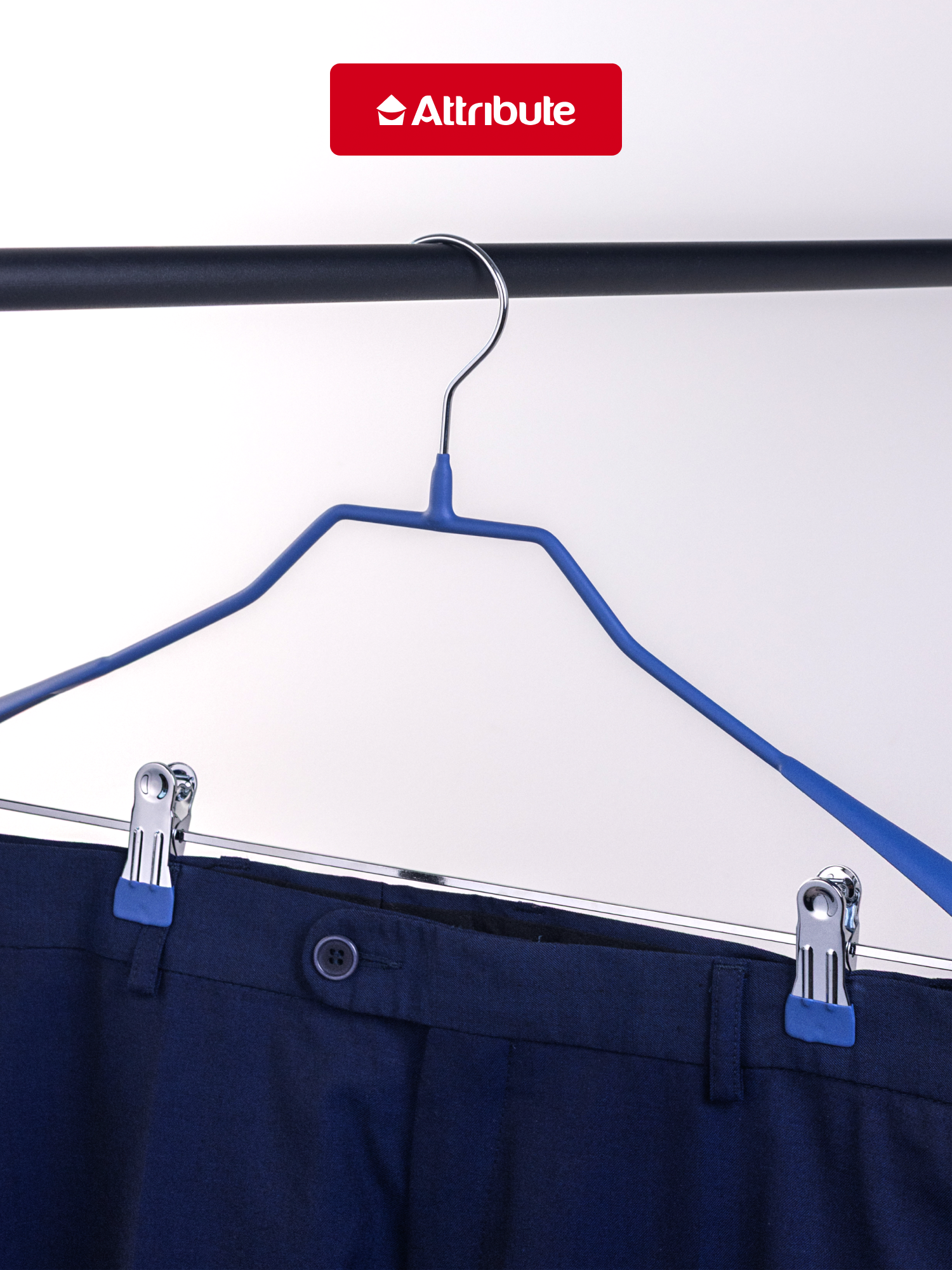 Вешалка ATTRIBUTE "NEO MATTE BLUE" для костюмов с зажимами, 45 см — фото 1
