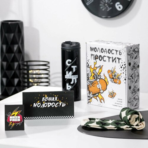 Подарочный набор Молодость простит термостакан планер открытка носки 722₽