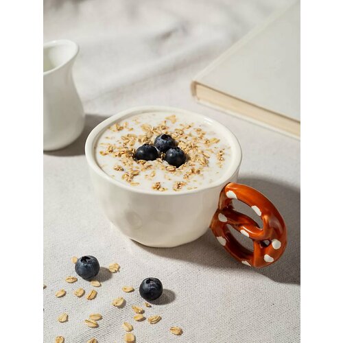 Кружка для чая и кофе 340 мл с фигурной ручкой Крендель 925₽