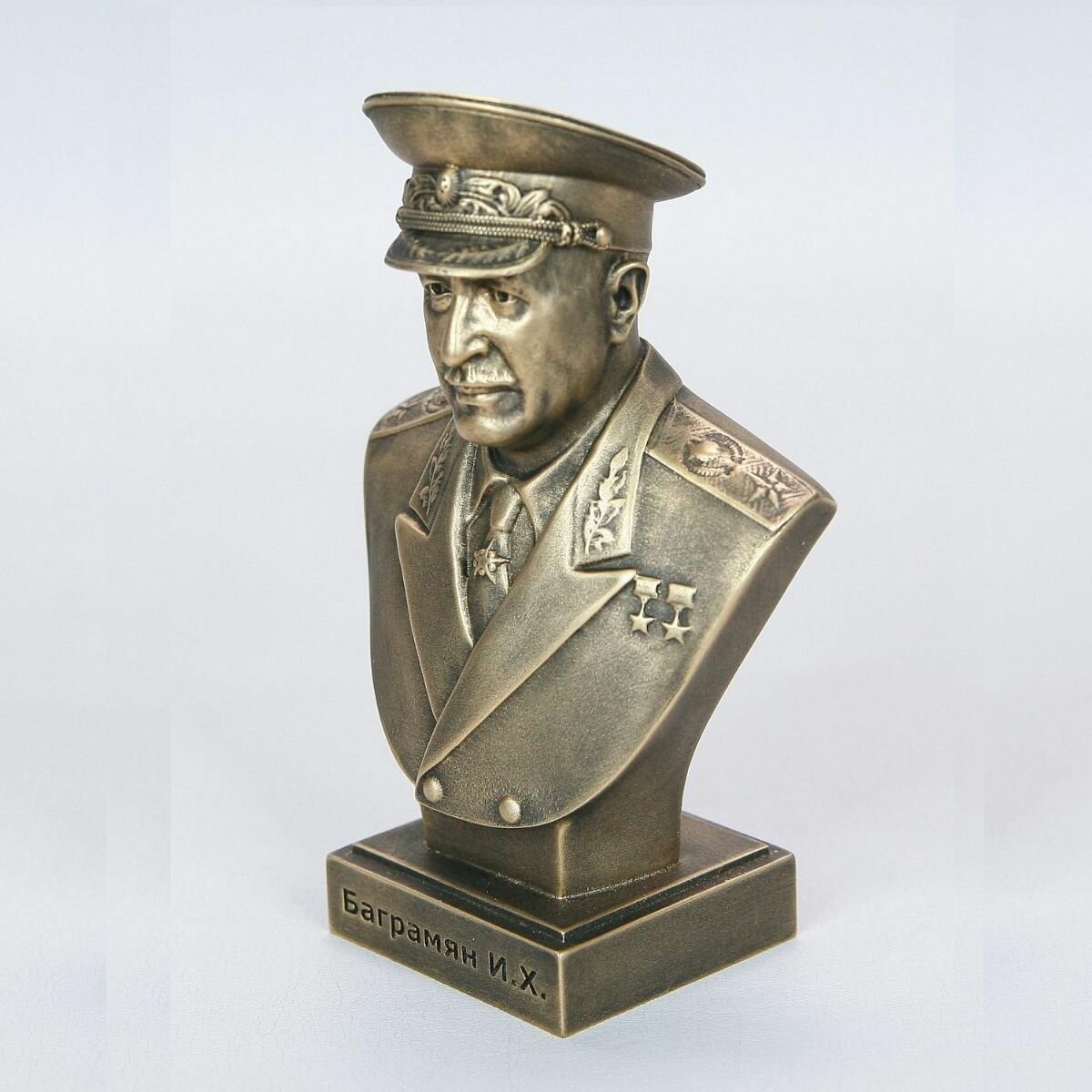 Бюст Иван Баграмян, литьевой мрамор, высота 14 см, цвет патина бронза — фото 1