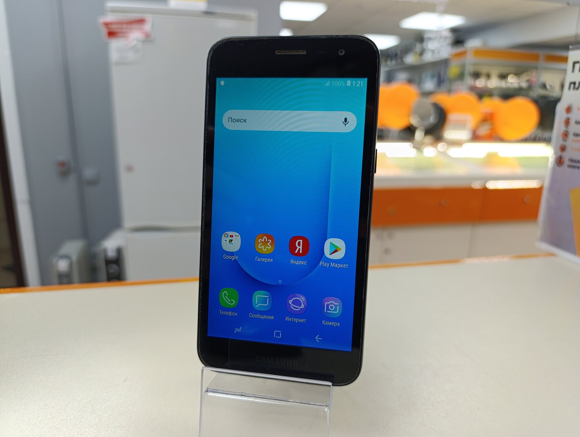 Смартфон Samsung Galaxy J2 core 1/8 ГБ RU, 2 micro SIM, черный Б/У