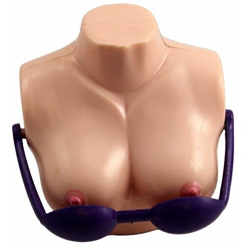 Брызгающий бюст прикол