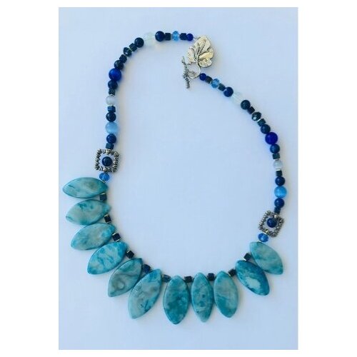 Колье из голубого агата