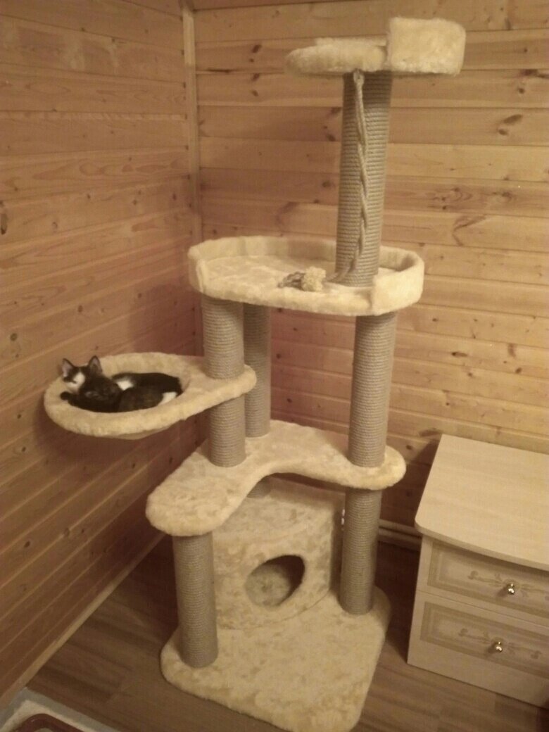 Игровой комплекс с домиком, гамаком и лежанками из меха , для кошки , высота 130 см , цвет бежевый
