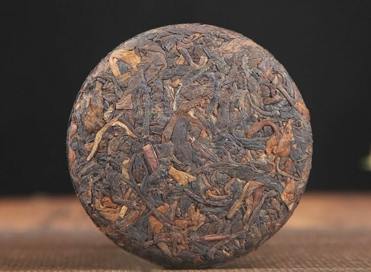 Чай пуэр выдержанный Мэнхай Древний ствол дерева Cangripe 50 грамм маленький блин 19 года - фотография № 3