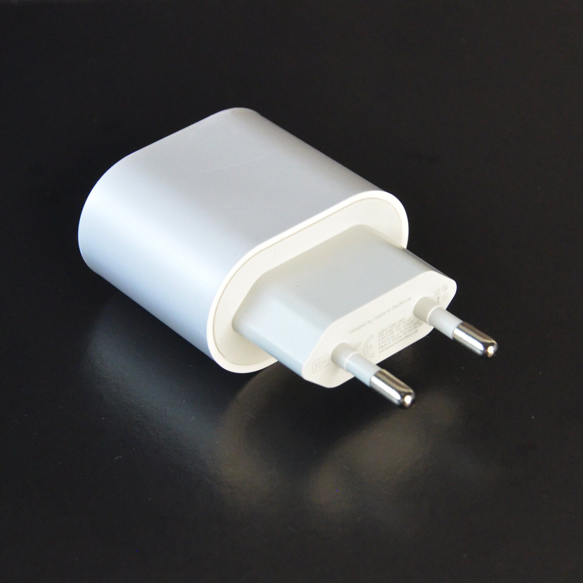 Адаптер 20W для iPhone iPad AirPods USB-C Type C зарядка для телефона белый