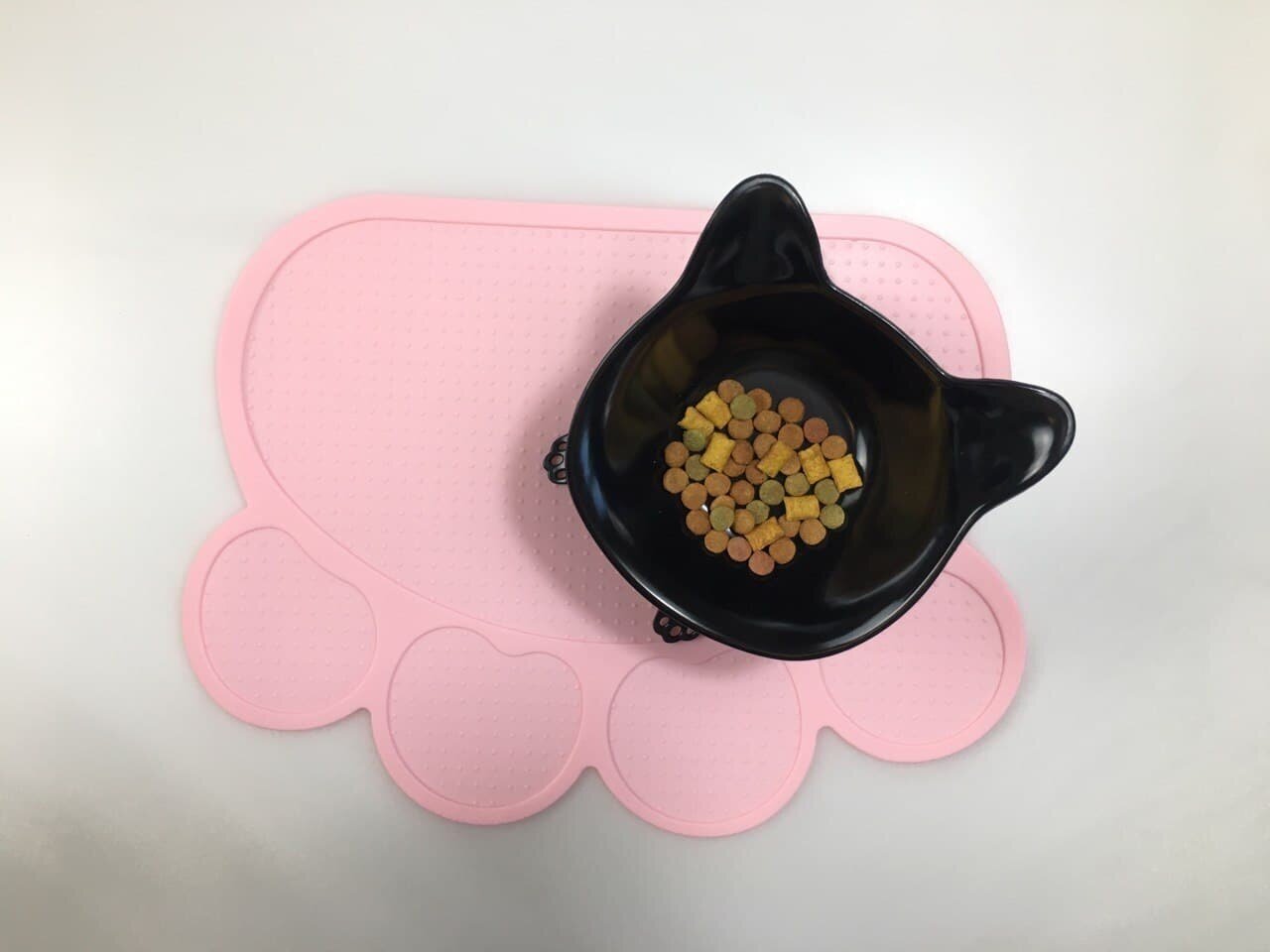 Коврик под миску для кошек и собак 35х36/для миски силиконовый нескользящий для кормления, розовый - фотография № 7