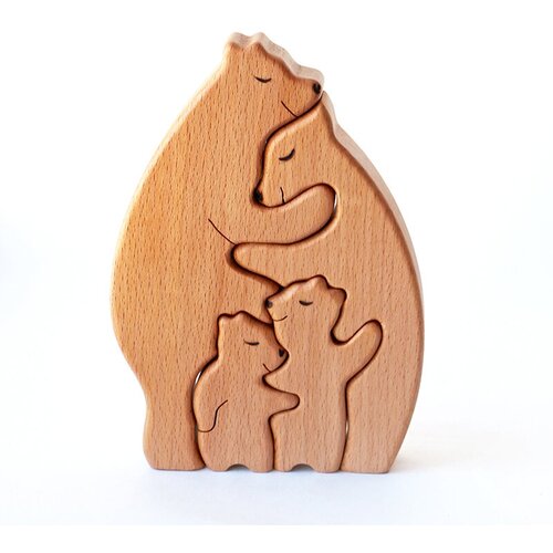 Семья медведей с двумя медвежатами