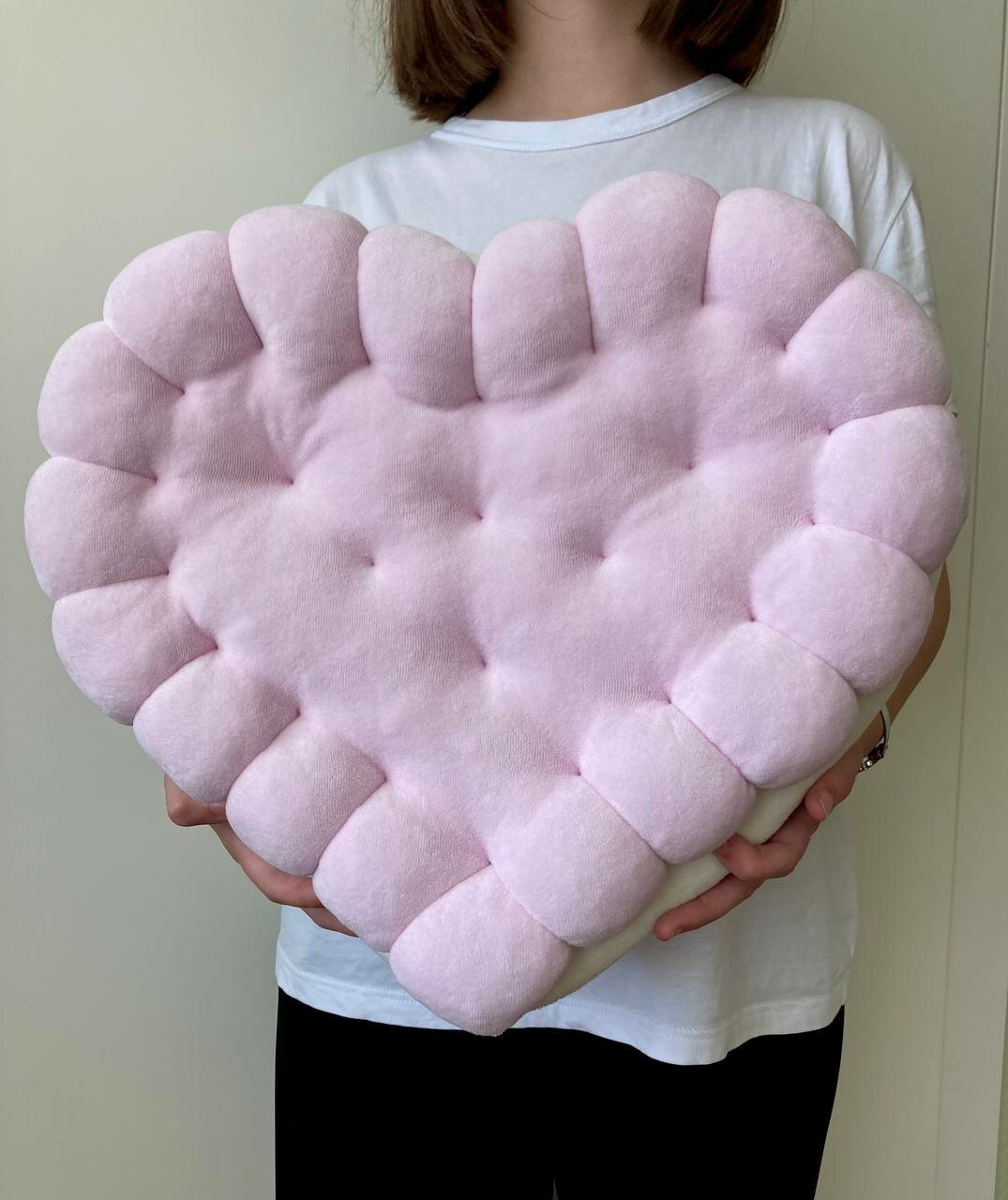 Подушка Печенье с кремом Baby.Eco.Decor / нежно-розовое сердце печенька
