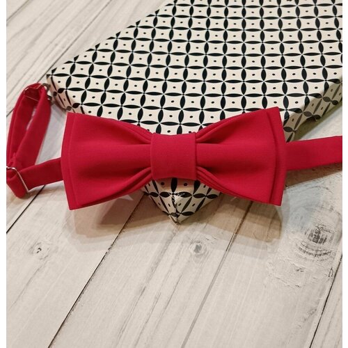 Бабочка , красный