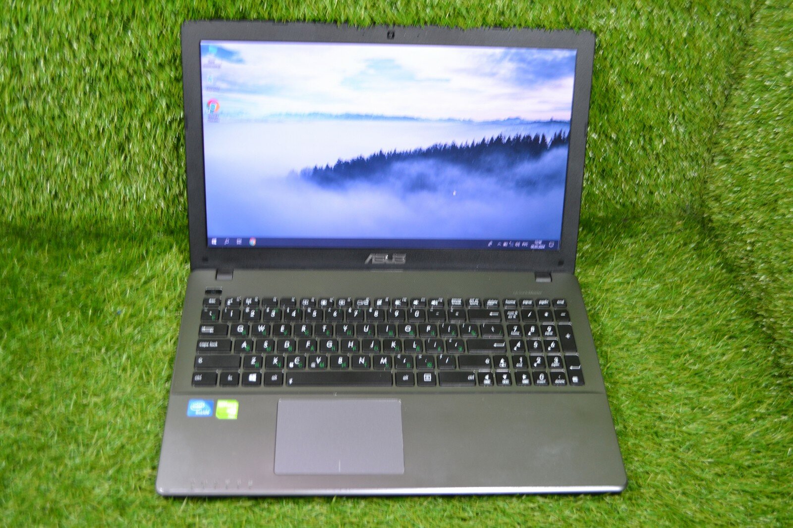 Ноутбук 15.6" ASUS X550C (Intel Celeron 1007U, RAM 8 ГБ, SSD 240 ГБ, Nvidia GeForce GT 720M 2 ГБ DDR3)