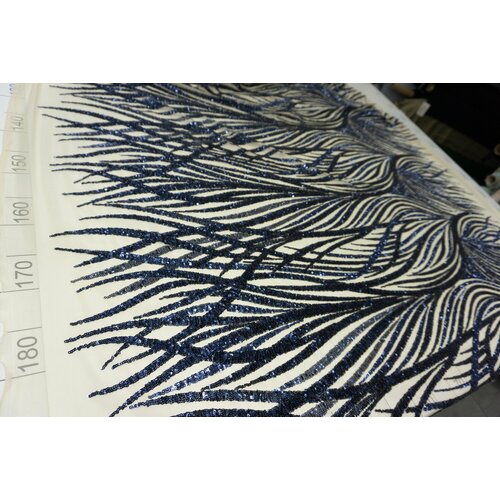 Вышивка на бежевой сетке пайетками синими