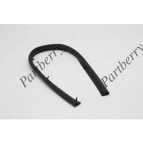 Уплотнитель капота, боковой mr523297