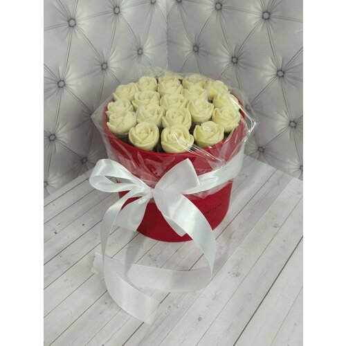 Букет из шоколадных роз в шляпной коробке подарок на день рождения, юбилей, 1 сентября,