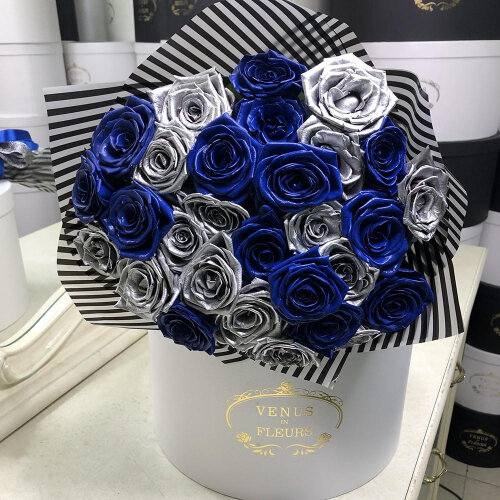 Букет живых цветов, синие серебряные розы в букете 25 шт.