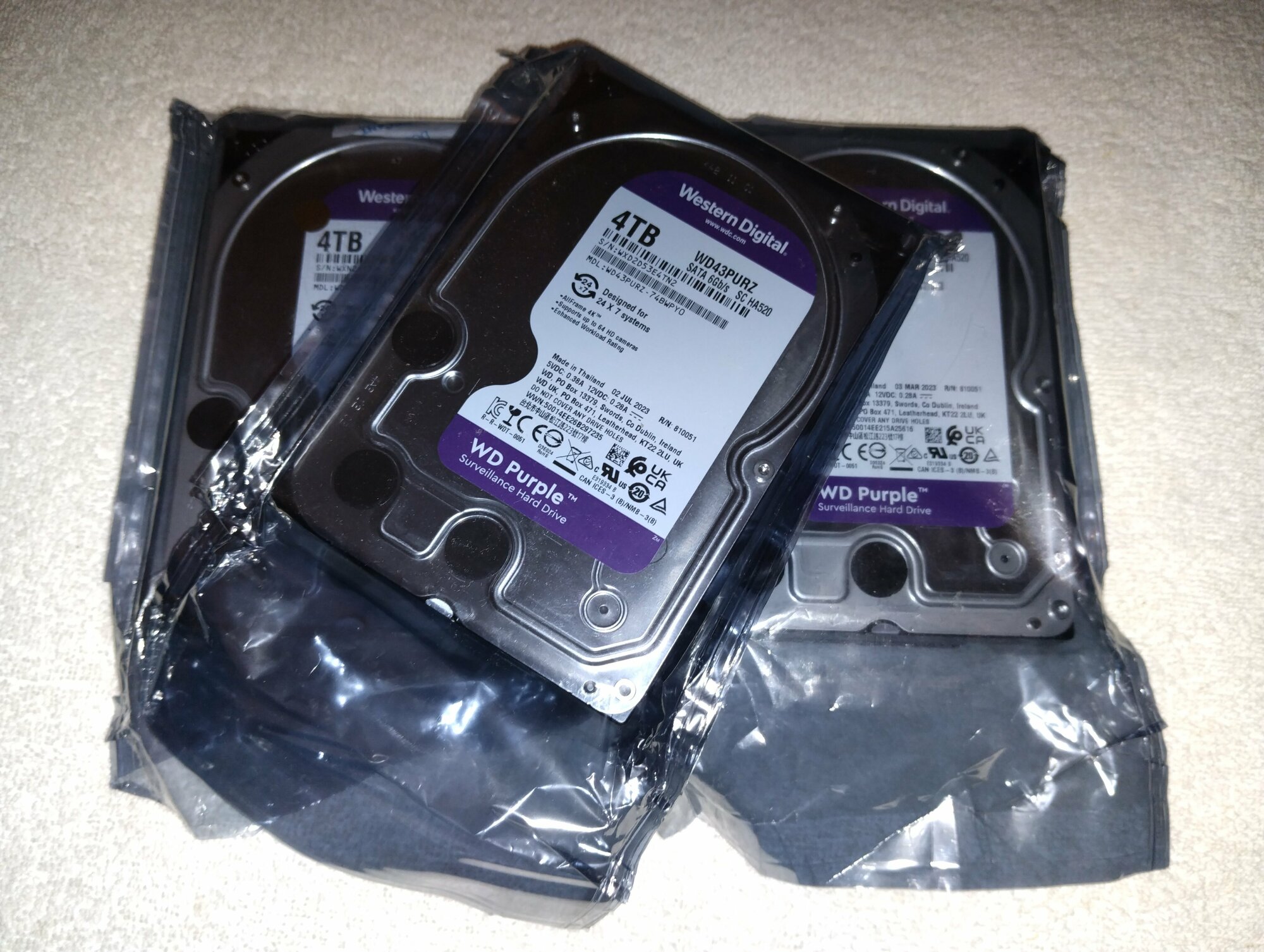 Жесткий диск Western Digital 4тб (Модель: WD43PURZ ). Оригинал. Размер 3.5 дюйма.