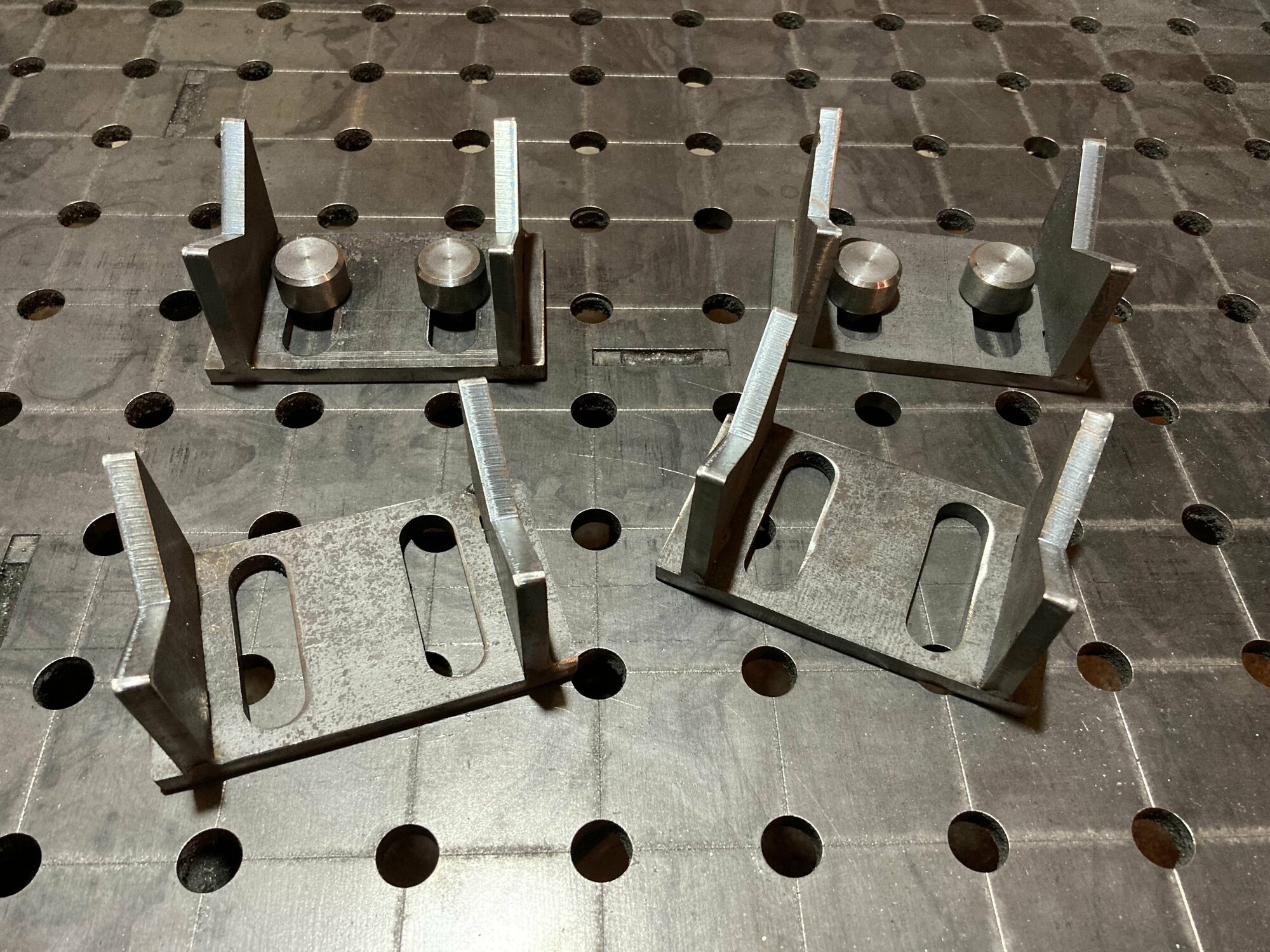 фото Упор для позиционирования цилиндрических деталей, держатель для труб, оснастка для монтажно-сварочного стола D16