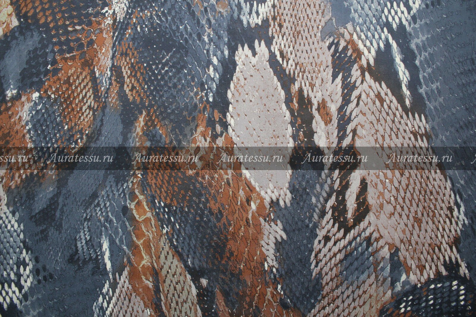 Ткань Шёлк-туаль R. Cavalli с узором под змею в серо-сине-коричневых тонах, ш138см, 0,5 м