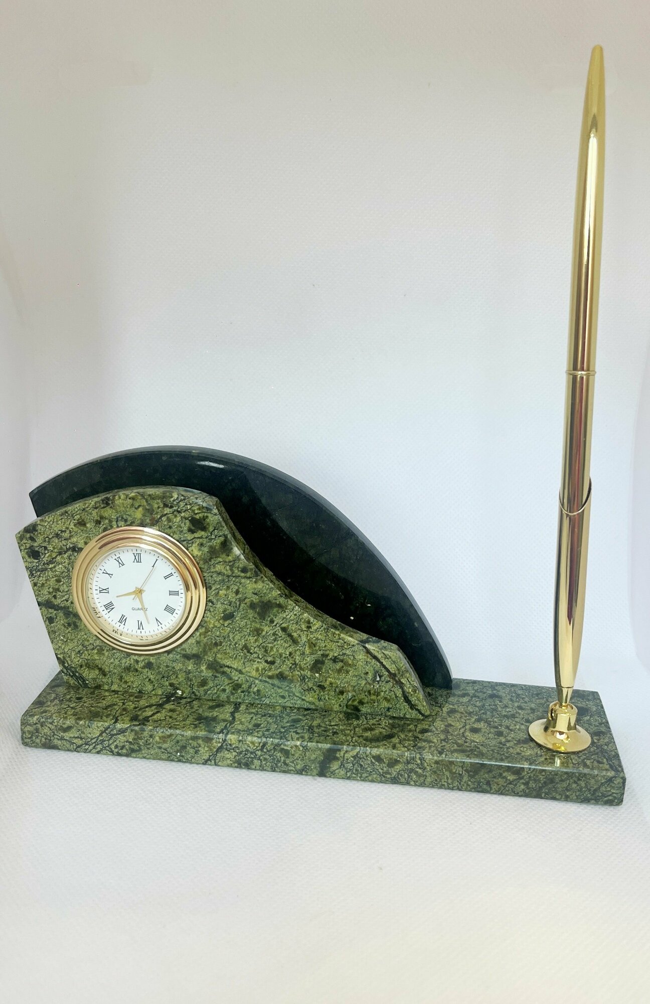 фото Канцелярский набор / Настольный письменный прибор / Сувенир из уральского камня "Восход" визитница