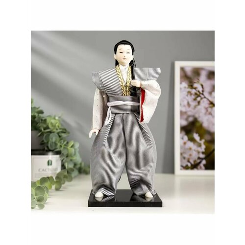 Кукла коллекционная Самурай в сером кимоно с мечом 30х12 2009₽