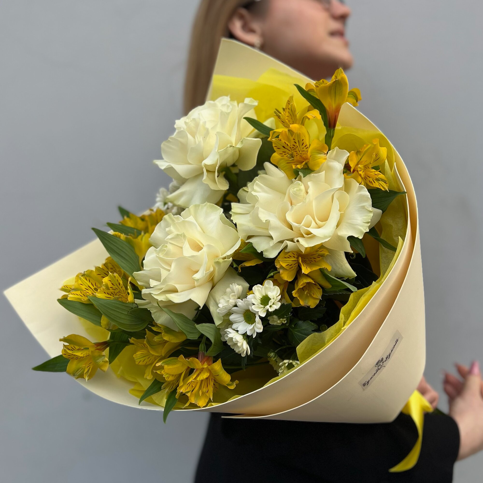 Букет цветов ”Твитти” (французская роза альстромерия и хризантема) «Букет-Мукет»