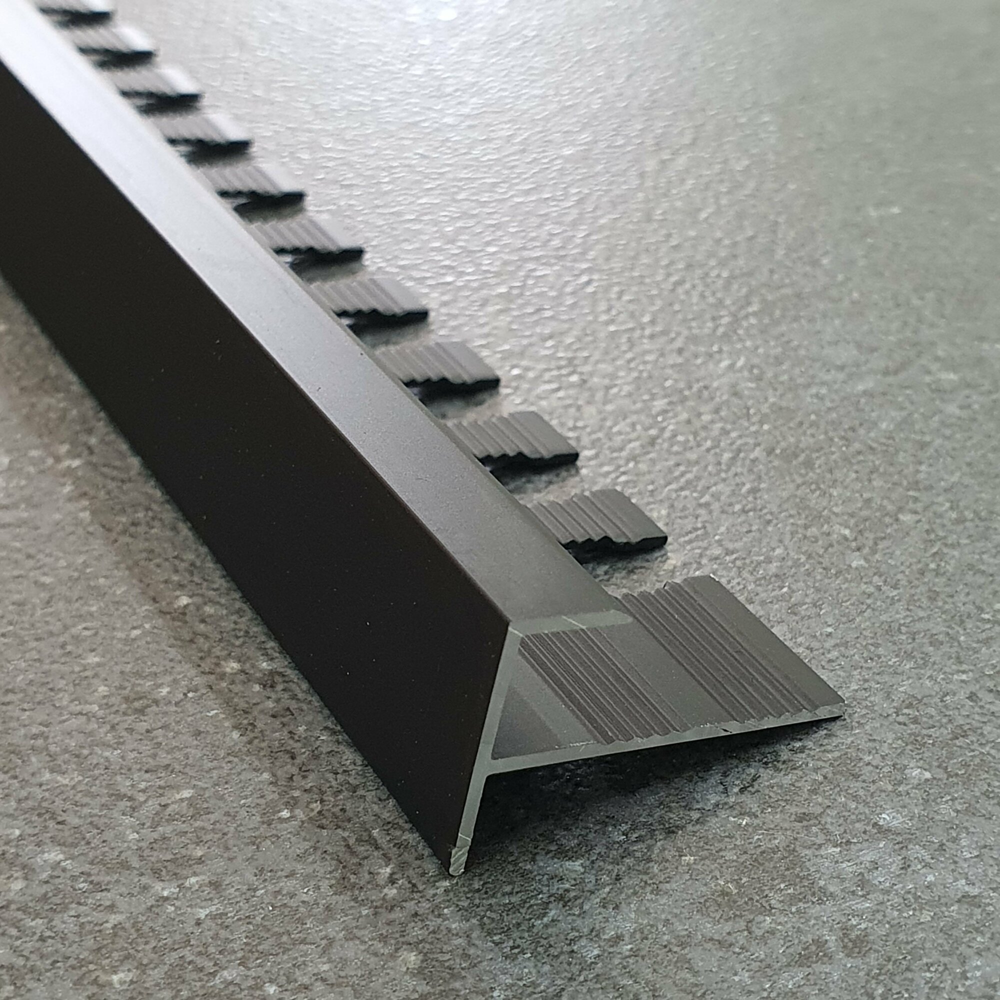 Профиль F-образный алюминиевый для плитки 8мм 2,7м, анодированный, черный матовый