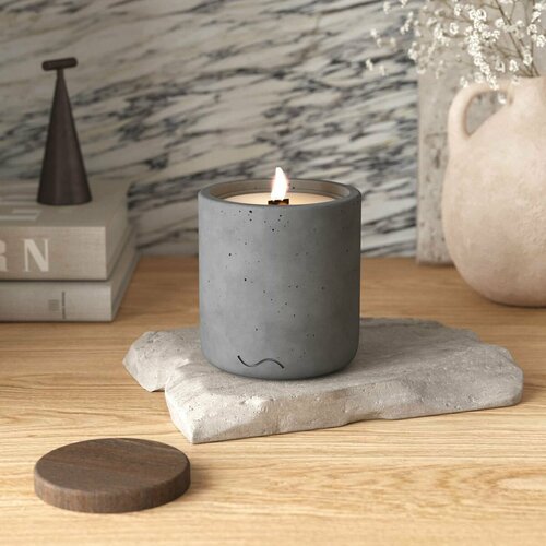 Свеча ароматическая в бетоне Astrid S - Табак и ваниль, 200 мл, деревянный фитиль, серый