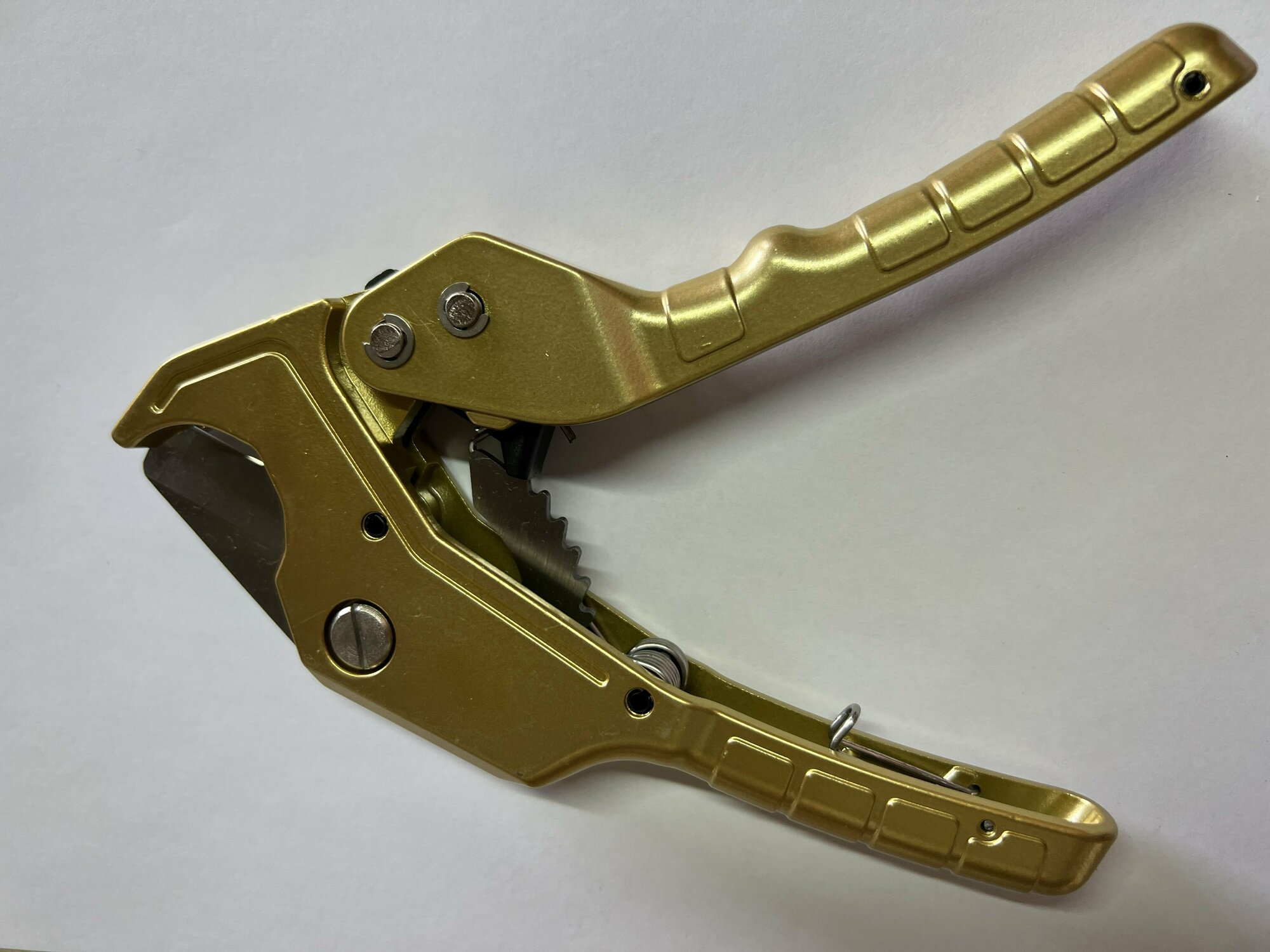Ножницы - труборез для пластиковых и металлопластиковых труб с пружиной до 36 мм / труборез ручной - фотография № 5