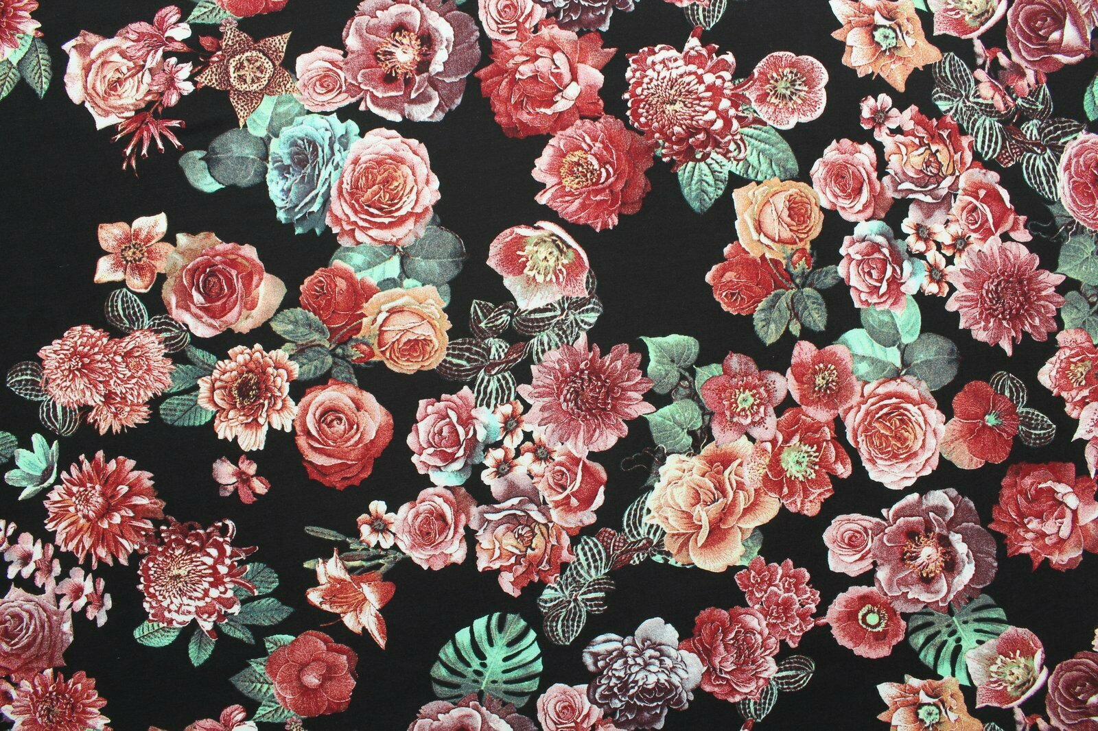 Ткань Вискоза плательная красно-бурые цветы на чёрном фоне, ш142см, 0,5 м