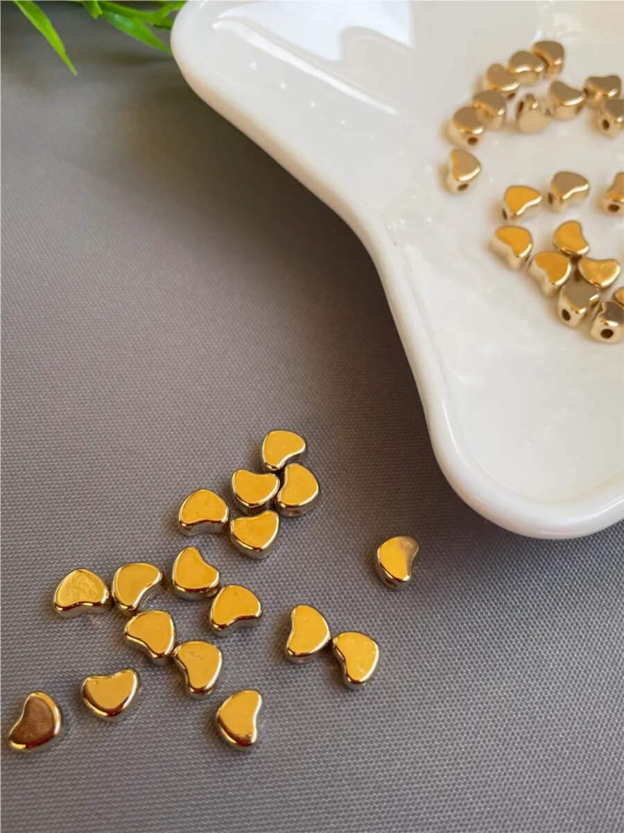 Бусины "Сердечки", акриловая смола, фигурные, 7х6 мм, 100 штук — фото 1