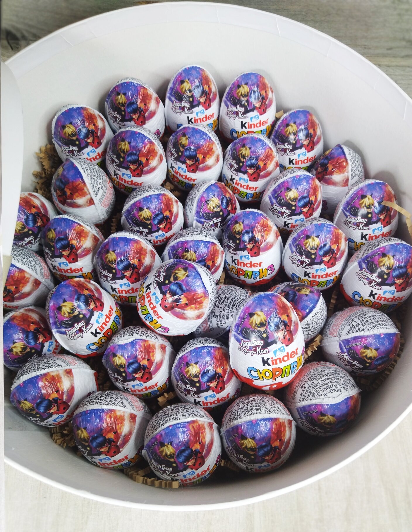 Сладкий подарочный набор для девочки и мальчика, шоколадное яйцо с игрушкой, Kinder сюрприз в подарочной коробке, 36 шт - фотография № 3