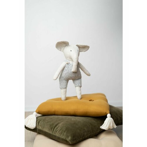 Слоник из натурального льна в вязаном ромпере