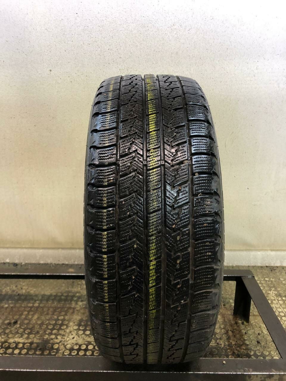 Roadstone Winguard Ice 205/55 R16 БУ Шины Зимние