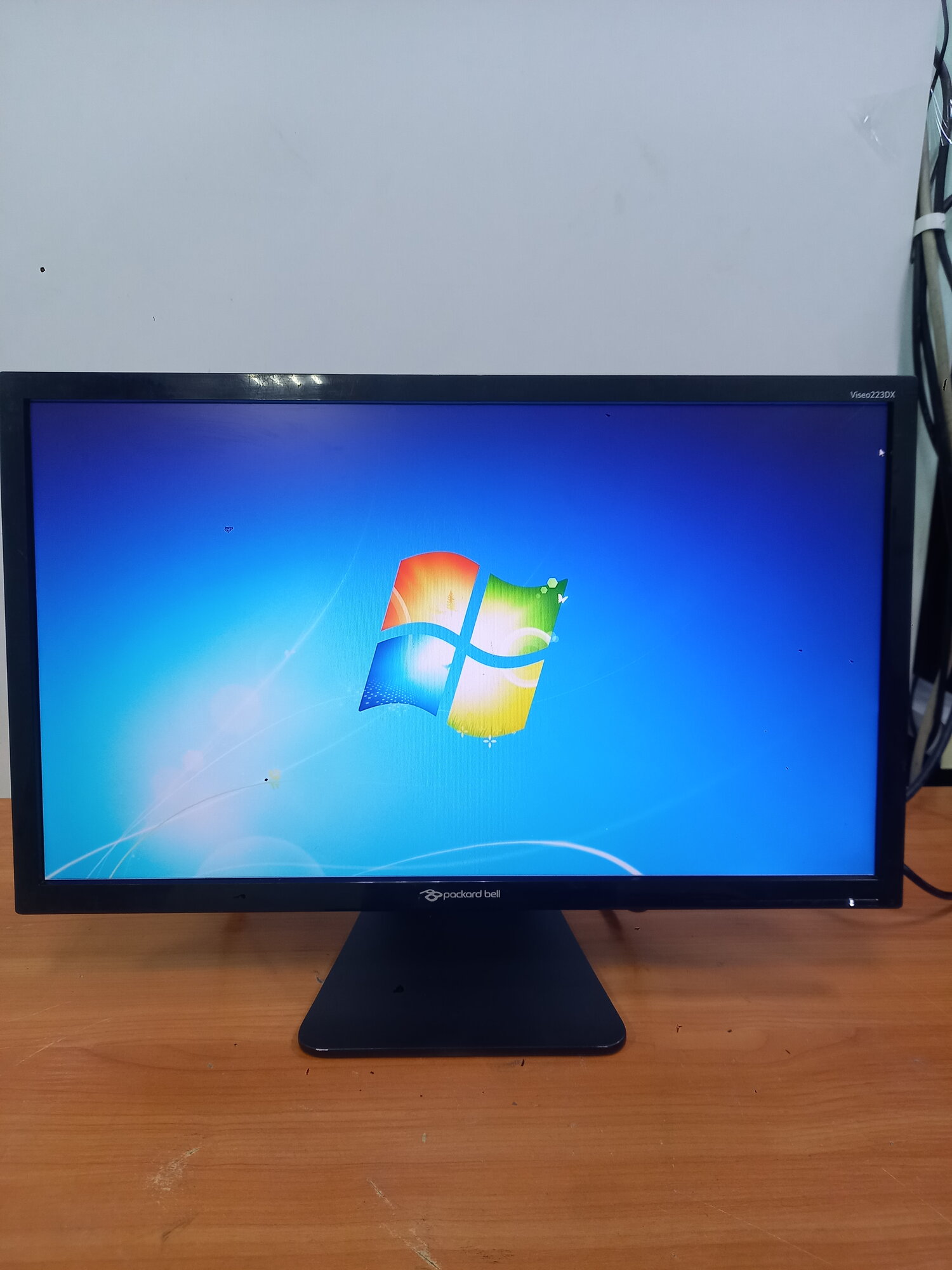 Монитор 21.5" ЖК Packard Bell VISEO 223DX (LCD, 1920x1080, D-Sub, DVI) не родн. подставка.