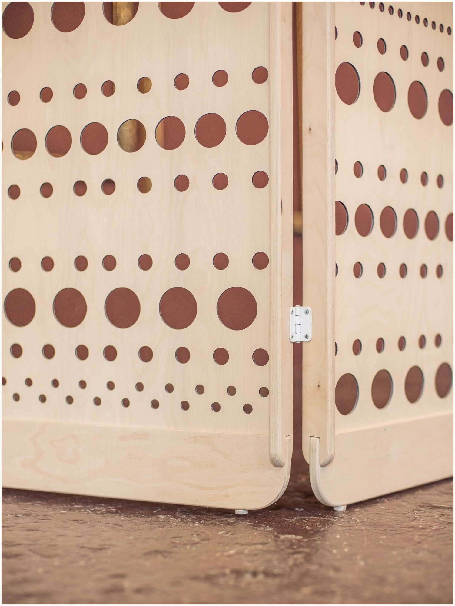 Ширма интерьерная деревянная складная напольная перегородка для зонирования комнаты двухсторонняя Bubble Gum 160х150 см, 3-х секционная, цвет Груша - фотография № 2