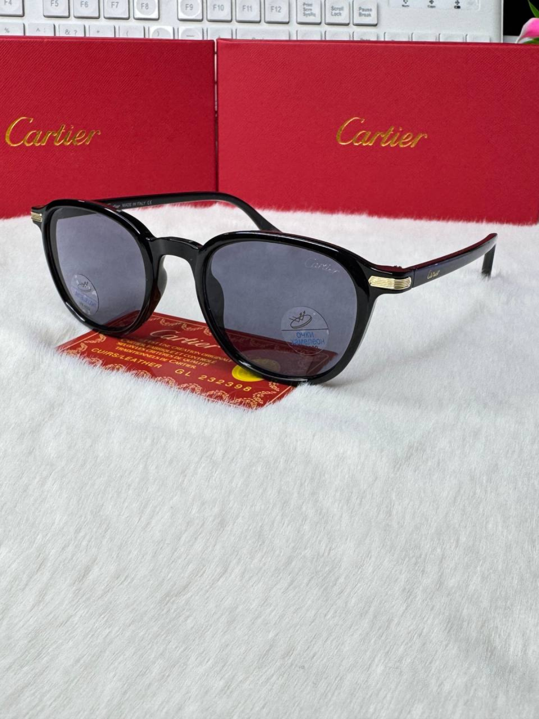 Солнцезащитные очки Cartier, черный — фото 1