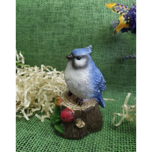 Фигурка интерьерная: птичка на пне, сувенир, декор со звуком.